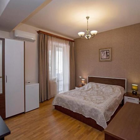 Hotel Season Jerevan Eksteriør bilde