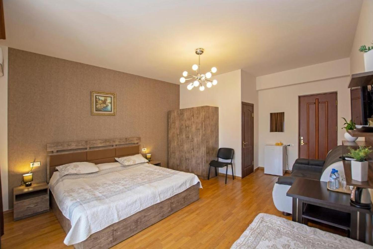 Hotel Season Jerevan Eksteriør bilde