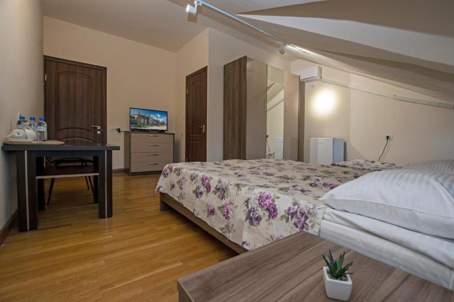 Hotel Season Jerevan Eksteriør bilde
